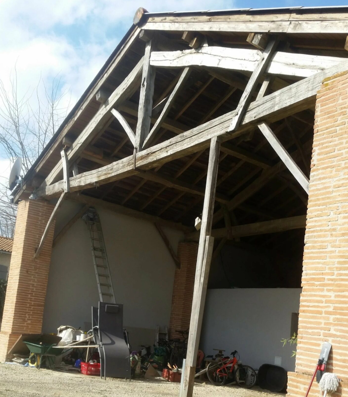 Charpente traditionnelle en bois réalisée par Jean-Yves Colonges à Monferran-Savès